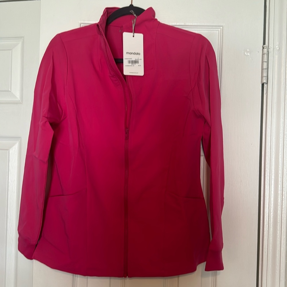 Mandala scrub zippered jacket. Shocking pink. Size small. New with tags. 🩷